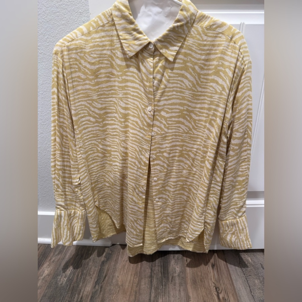 entro Yellow and White Zebra Stripe Button-Up Blouse